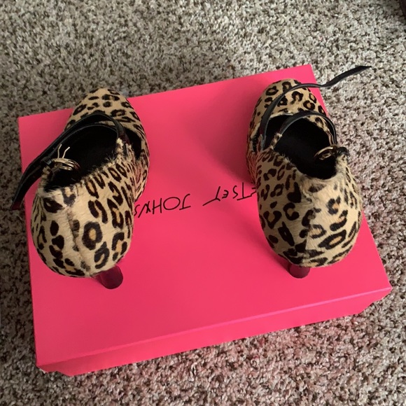 Heels - Picture 4 of 4